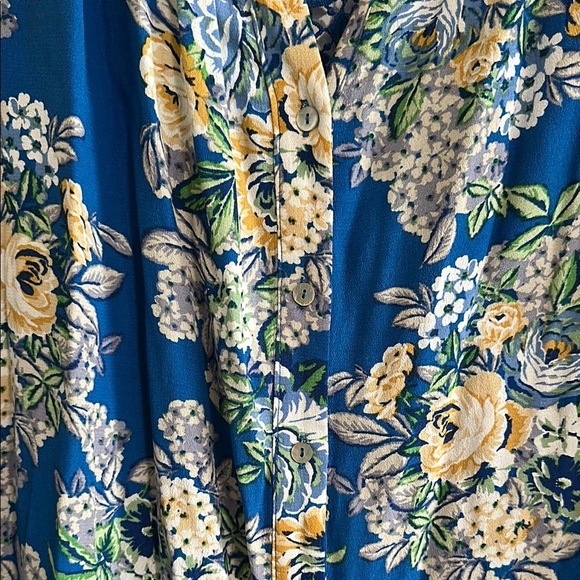 ODDI "CHECK OUT THE BACK" BLUE FLORAL BUTTON DOWN TOP Size Small - Picture 13 of 13